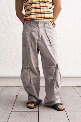 Helle Beine Cargo-Hosen
