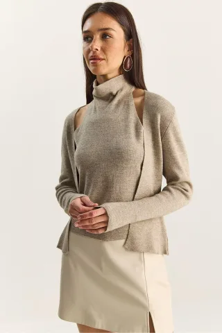 Half-Turtleneck Cut-Out Rippbluse