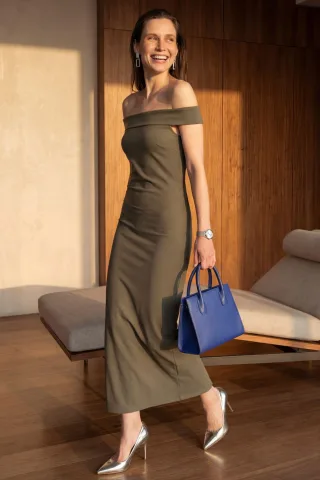 Schulterfreies Bodycon-Maxikleid mit Schlitz