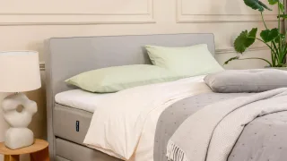 BRUNO Boxspringbett Premium mit Bettkasten 180x200cm in Hellgrau | Matratzen-Härtegrad: Links H2 / Rechts H3 | extra viel Stauraum & individuell konfi
