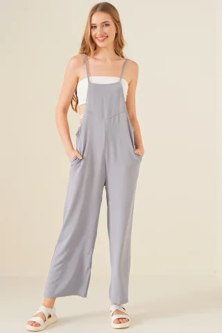 Bequemer weit geschnittener Jumpsuit mit quadratischem Kragen