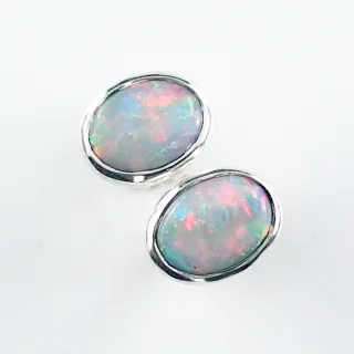 935er Silber-Ohrstecker mit 1,38 ct White Opalen im Ovalschliff