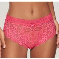 LASCANA Slip Cara aus dezent transparenter Spitze, anteilig aus recyceltem Material