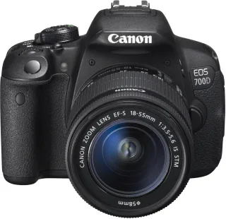 Canon EOS 700D [18MP Live View 3"] schwarz inkl. EF-S 18-55mm 1:35-56 IS STM Objektiv