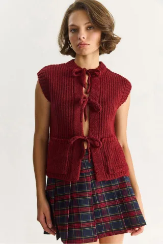Strickjersey-Weste mit Bindegurt