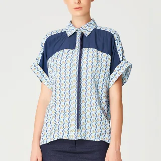 Farbblock-Shirt mit kurzen Ärmeln und geometrischem Druck