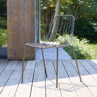 Outdoor Stuhl aus dunkelgrau-lackiertem Metall Arty grey industrieller Stil