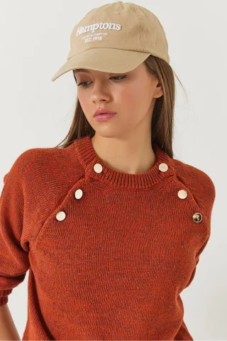 Texturiertes Strickpullover mit Rundhalsausschnitt und Knöpfen