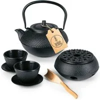 Lumaland Teekanne Set 8-teilig, 1,4 Liter Gusseiserne Teekanne Tetsubin, (8-St), Stövchen aus Gusseisen, 2 Teebecher & 2 Untersetzer uvm.