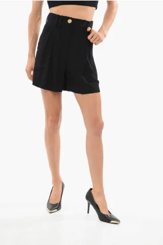 Einfarbige Shorts mit hoher Taille und goldenem Knopf in Schwarz