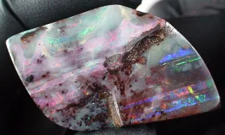 106,05 ct. Boulder Opal aus Australien – Opalstein gebohrt / gelocht