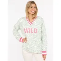 Zwillingsherz Sweatshirt "Leo Pastell" mit V-Ausschnitt, gestreiften Bündchen und WILD Applikation
