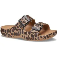 Crocs Saturday Animal Sandal W Pantolette Sommerschuh, Hausschuh, Strandschuh im Animal-Print