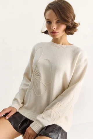 Rundhals gestickter Strickpullover