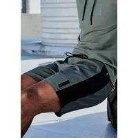 le jogger® Shorts mit seitliche Mesheinsatz und Reißverschlusstaschen