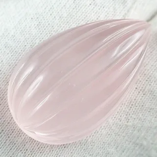 Rosenquarz in zartrosa 60,65 ct - Tropfen Cabochon - 34,14 x 20,25 x 13,14 mm