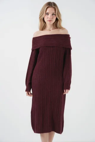 Oversized Rippenstrick-Midi-Kleid mit Madonna-Kragen