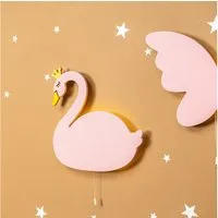 COZYCOLLECTIONS LED Wandleuchte Handbemalte LED-Wandleuchte Prinzessin Schwan in Holzoptik, LED, Warmweiß, Montessori: sanftes Licht & eigener Schalter fördert Autonomie