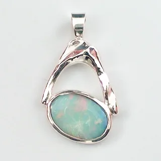 935 Silber Anhänger mit 1,59 ct. White Opal – Kunstvoller Opalanhänger mit White Opal aus Coober Pedy
