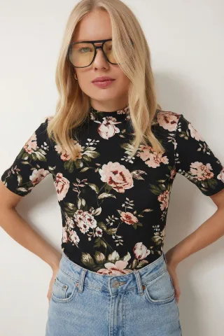 Bluse mit halbem Stehkragen im floralen Muster