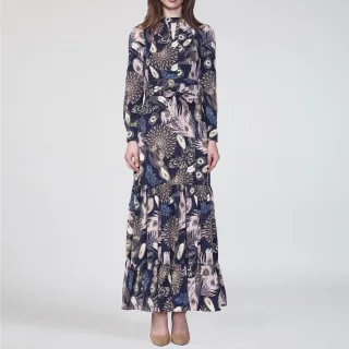 Langes Kleid im Bohème-Stil mit Rüschen und Federn bedruckt