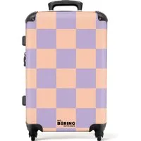 NoBoringSuitcases.com© Hartschalen-Trolley Lila mit rosa Schachbrettmuster 67 cm - 72 L, 4 Rollen, Hartschalenkoffer Mittel Groß für 20kg, Frauen Reisekoffer Trolley