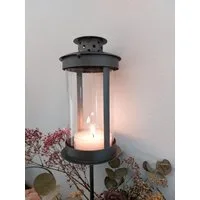 meytrade Kerzenlaterne Laterne mit Erdspieß für Garten, Balkon, Terrasse, Grabdeko (4 teilig inkl. Zündhölzer), windfeste, stabile Laterne für Kerzen oder Lichterketten