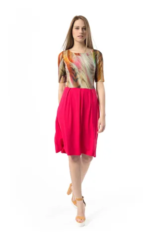 Abstraktes Kleid mit Tiermuster