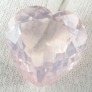 Rosenquarz in zartrosa 29,05 ct - Herz multifacettierter Schliff - 20,81 x 21,16 x 12,34 mm