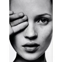 TPFLiving Kunstdruck OHNE RAHMEN, Vintage retro Fotografie - Kate Moss - Wandkunst für Mädchen - (Leinwandbild XXL), Farben: Farben: schwarz, weiß - Größe: 20x30cm