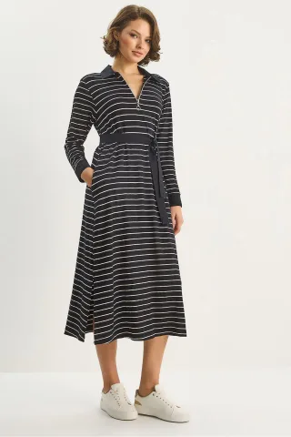 Gestreiftes Midi-Kleid mit Hemdkragen