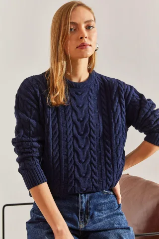 Strukturierter Rippstrick-Pullover mit Rundhalsausschnitt