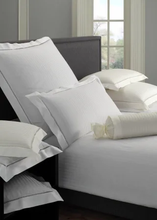 Elegante Bettwäsche "White House" 2 Stk. mit unifarbenen Streifen