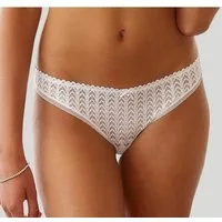 s.Oliver Slip Lilou aus dezent transparenter Spitze in graphischer Optik