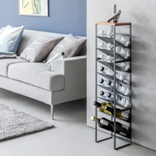 Yamazaki Flaschenregal 8 Etagen schräg Tower – Metall schwarz. Edler Loft-Style und perfekte Übersicht für Ihre Wein- und Wasserflaschen-Sammlung.
