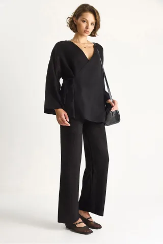 Doppelreihige Krawattenbluse und weite Hosen-Set