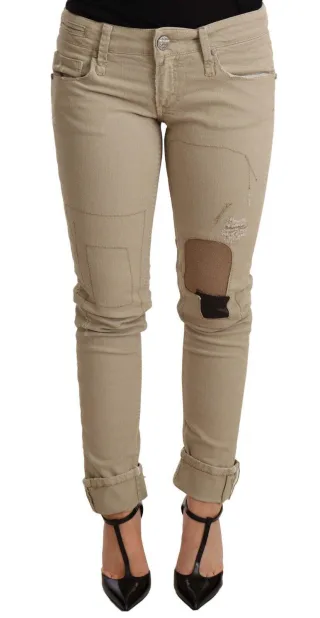 Acht Skinny Jeans mit distressed Patch-Details