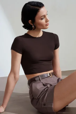 Damen Crop Slim-Fit Rundhalsausschnitt T-Shirt