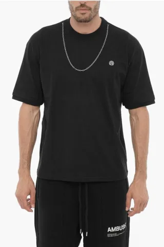 Einfarbiges Rundhals-T-Shirt mit silberfarbener Kette in Schwarz