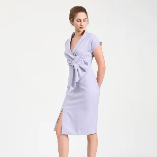Drapiertes, asymmetrisch geschnittenes Kleid