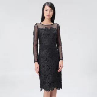 Kleid aus Makro-Spitze, tailliert geschnitten, mit Tüllärmeln
