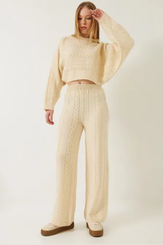 Strukturiertes Strickoberteil mit verkürztem Schnitt und weit geschnittene Hose Set