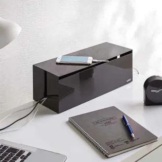 Yamazaki Kabelbox staubfrei 40x14x15cm Kunststoff schwarz. Die ideale Lösung für ein ordentliches Kabelmanagement in Ihrem Büro oder Wohnzimmer.