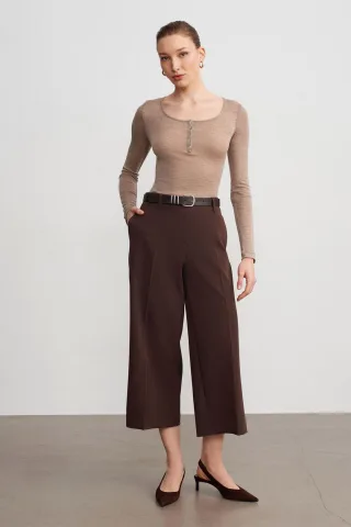 Hoch taillierte, mit Gürtel ausgestattete Crepe-Culottes