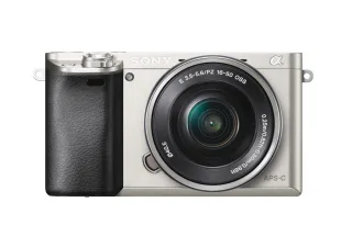 Sony Alpha 6000 [24.3MP Full HD 3"] silber inkl. AF E 16-50mm 1:35-56 PZ OSS (SEL-P1650) Objektiv