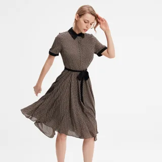 Bedrucktes Hemdkleid mit Druck und kontrastierendem Kragen
