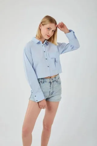 Gekürztes Popeline-Shirt mit Taschen-Detail
