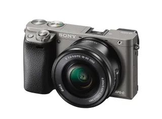 Sony Alpha 6000 [24.3MP Full HD 3"] grau inkl. AF E 16-50mm 1:35-56 OSS PZ Objektiv