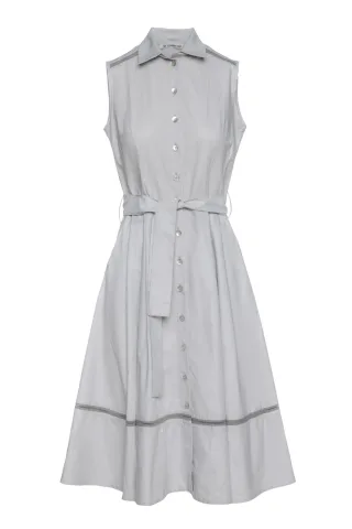 Graues Kleid mit Knopfleiste