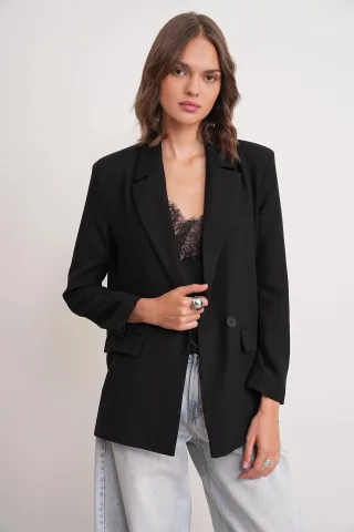 Langärmliger geknöpfter Blazer